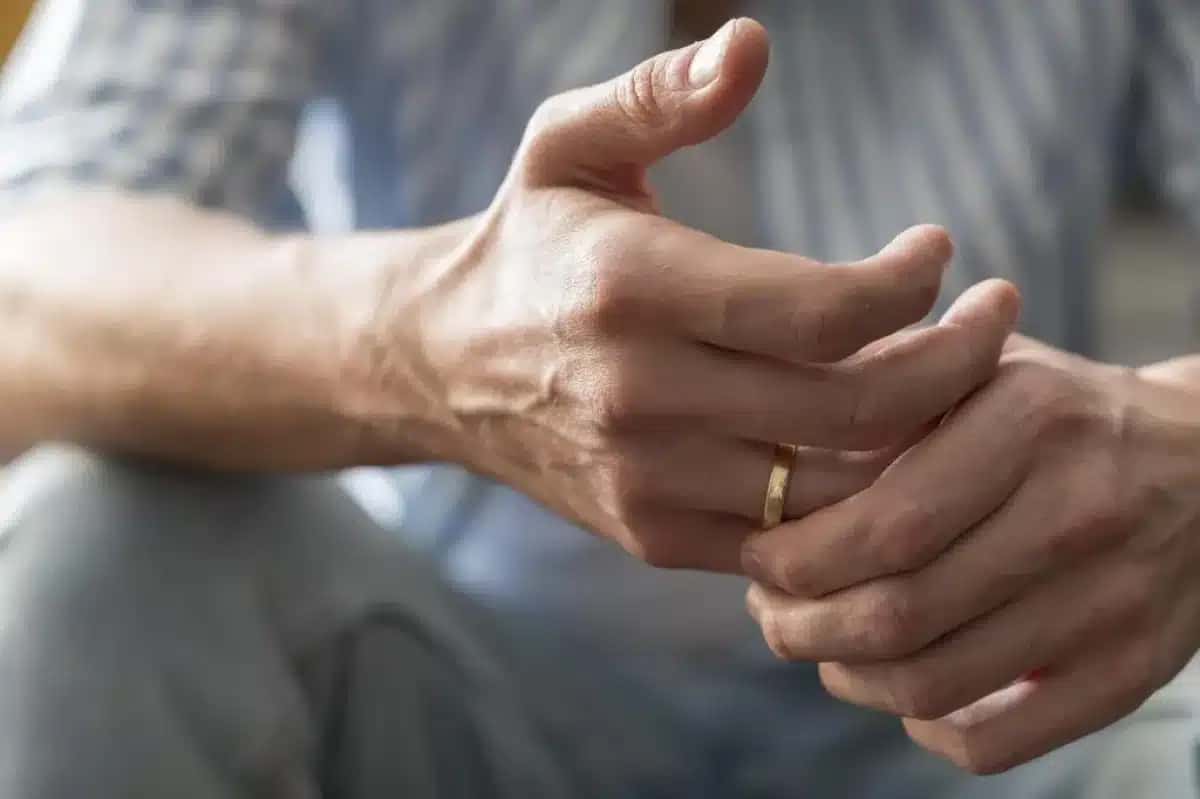 O barulho que é ouvido ao estalar os dedos tem explicação complexa