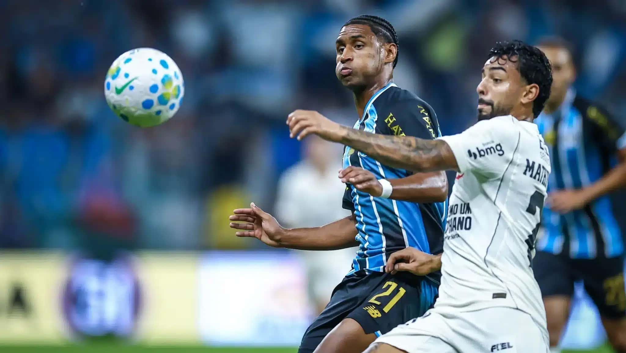 Grêmio e Corinthians em duelo pelo primeiro turno do Brasileirão.