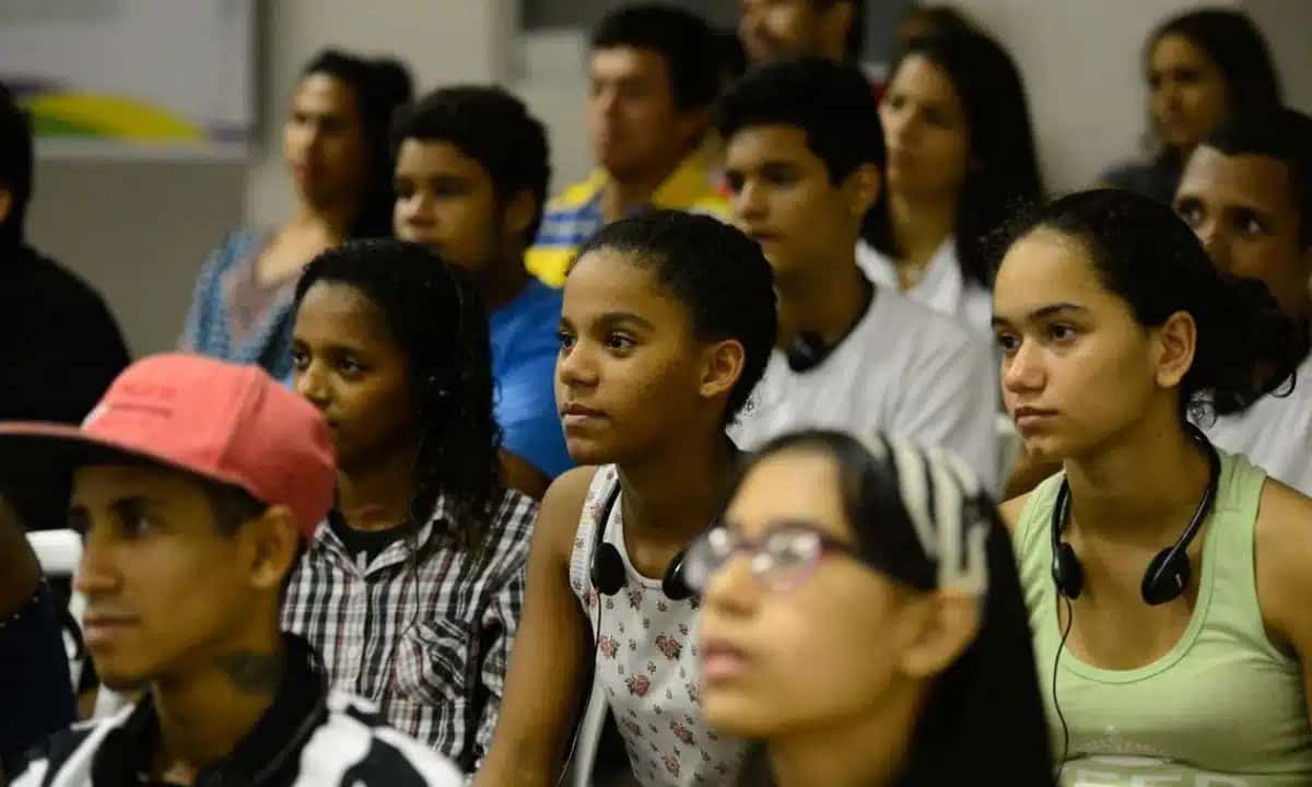 As mulheres representam 63,98% das 5.051.345 inscrições confirmadas no Exame Nacional do Ensino Médio de 2026 | Foto: Agência Brasil