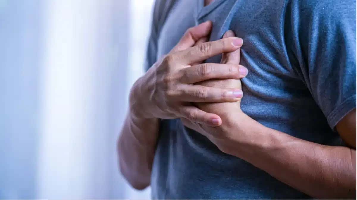 Para eleitores com doença cardiovascular, a orientação é que mantenham os medicamentos nos horários habituais, façam refeições leves antes de sair de casa e evitem os horários de maior calor.