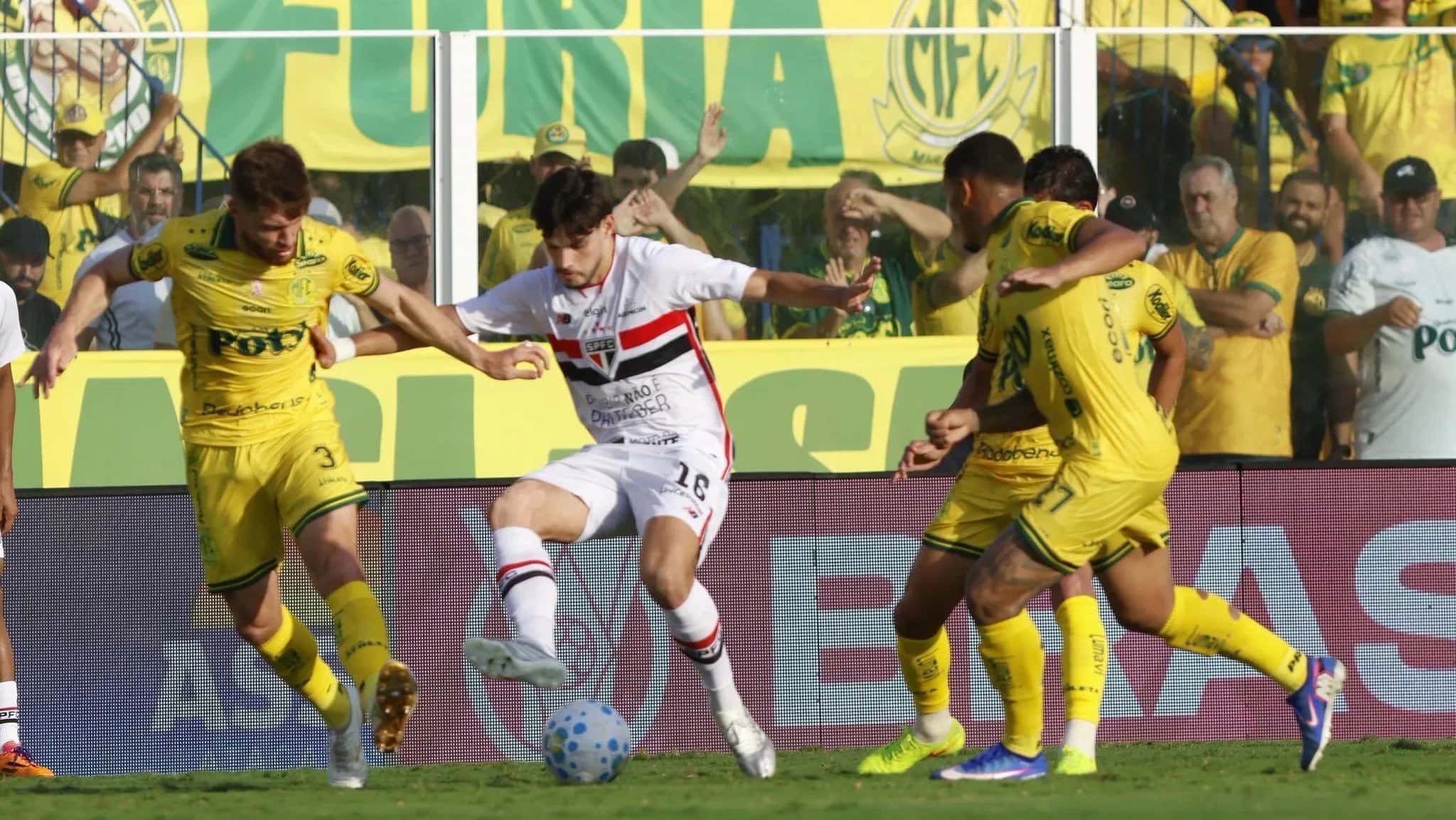 Lance de Mirassol x São Paulo.