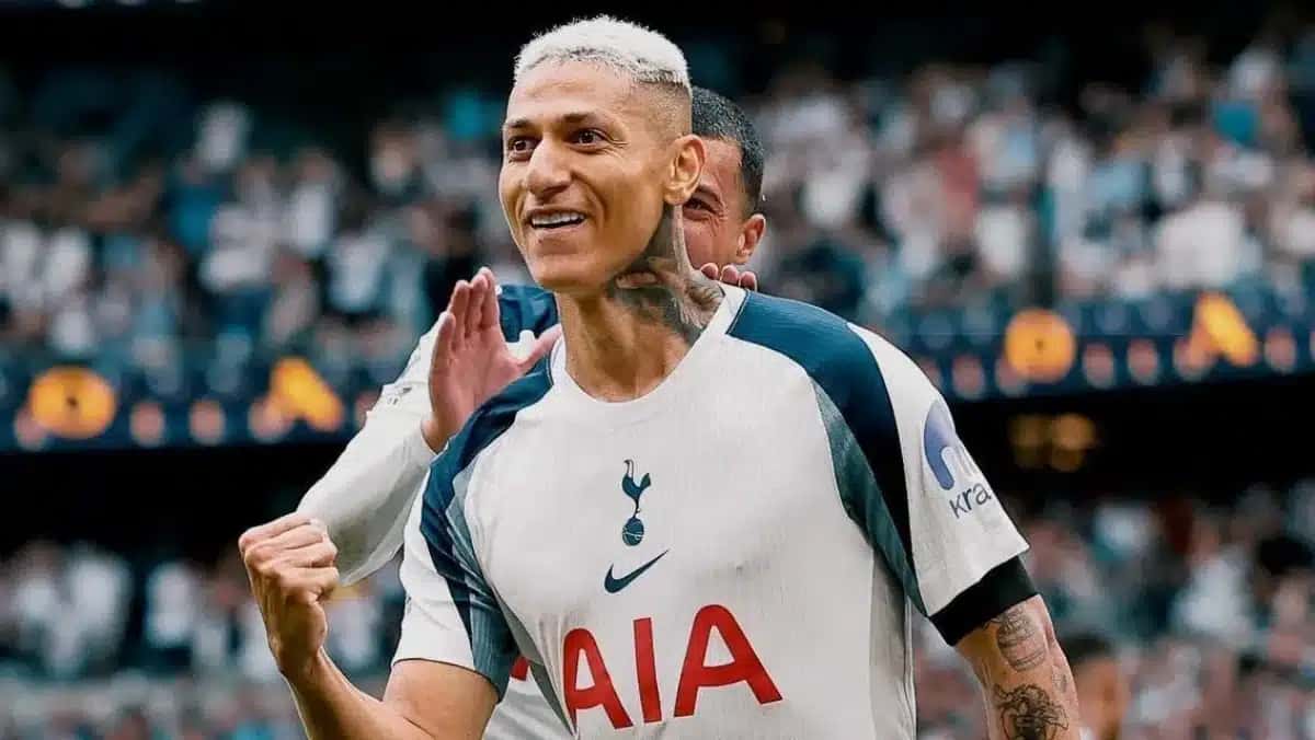 Richarlison está mais distante de acerto com o Vasco