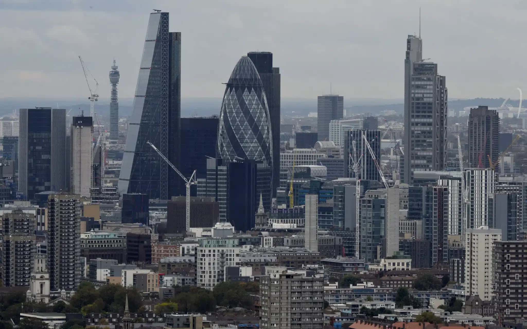 Vista do distrito financeiro de Londres, no Reino Unido.