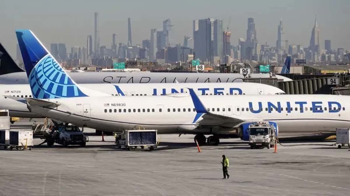 Aviões da United Airlines no Aeroporto Internacional Newark Liberty.
