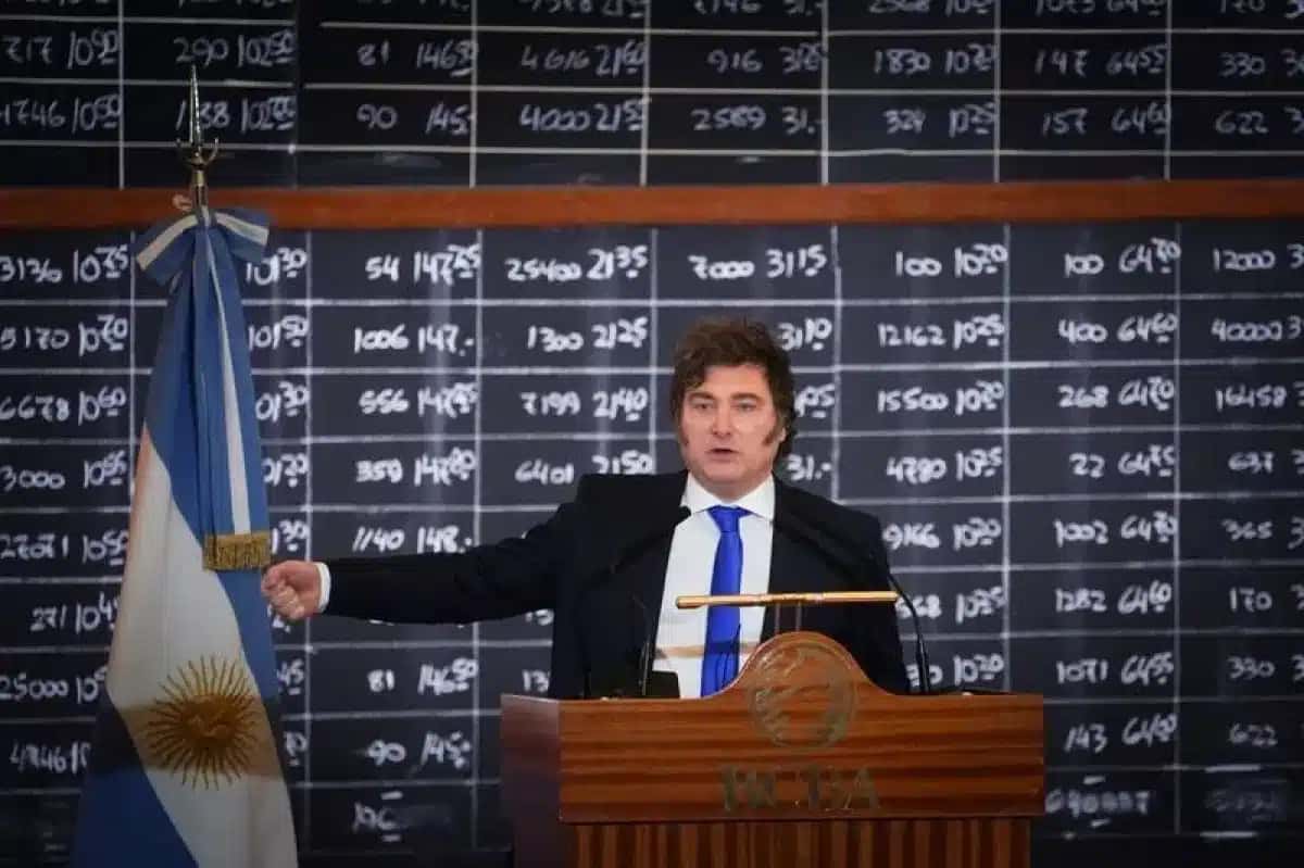 Presidente da Argentina, Javier Milei, durante cerimônia na Bolsa de Valores de Buenos Aires.