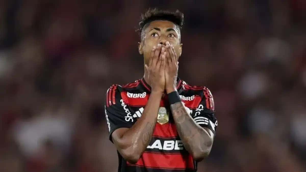 Atacante Bruno Henrique, do Flamengo, lamentou a eliminação para o Estudiantes.