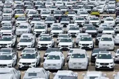 Vendas de carros na China recuam 28% em setembro e frustram recuperação