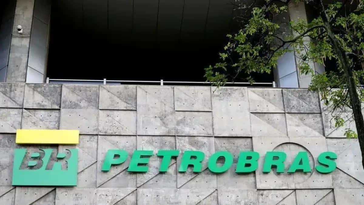 Logo da Petrobras na sede da estatal no Rio de Janeiro