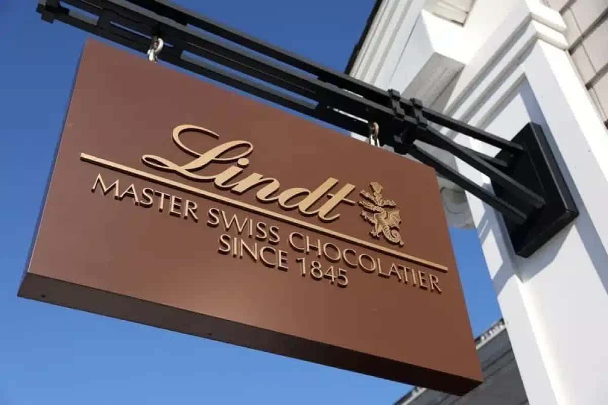 Logo da Lindt em loja no Woodbury Common Premium Outlets, em Central Valley, Nova York.