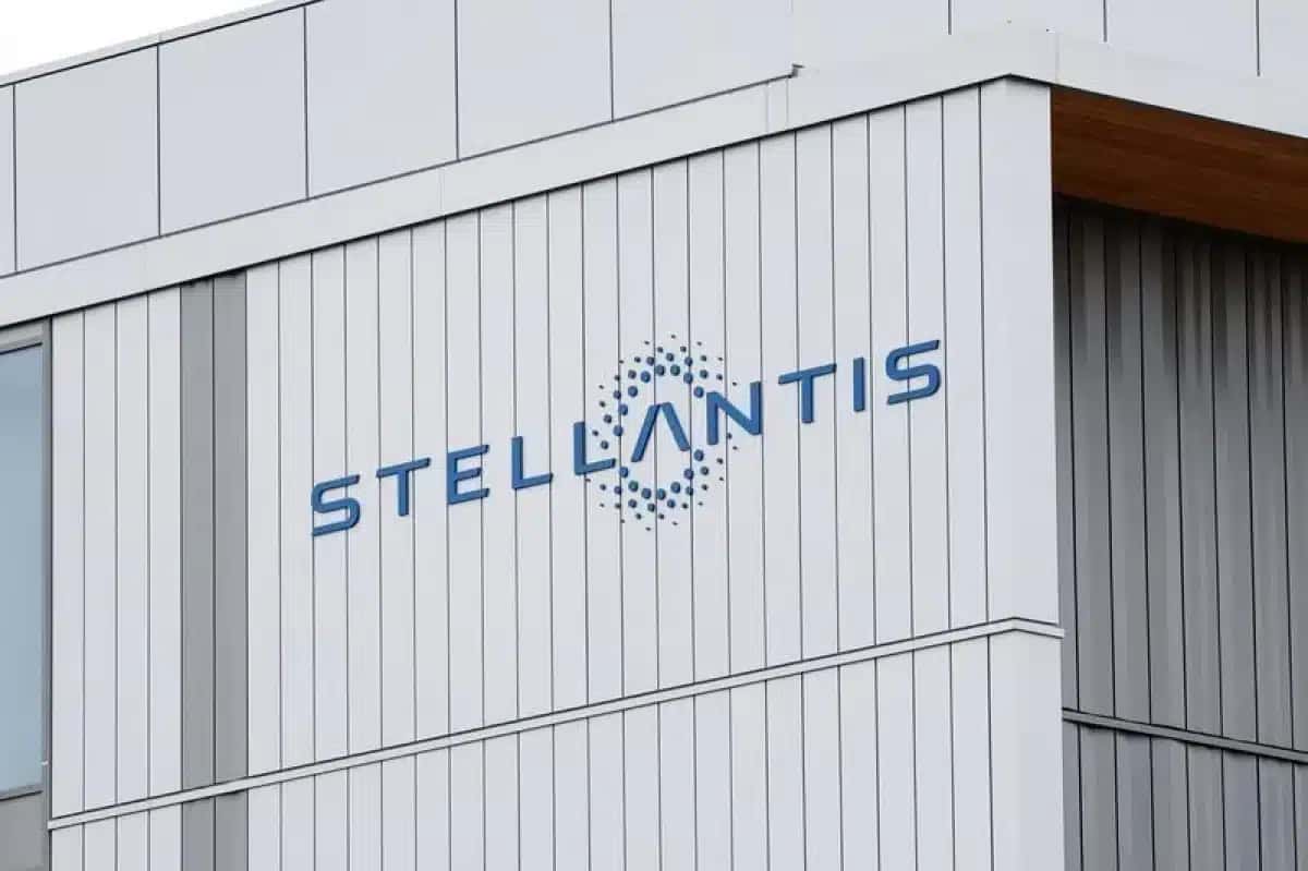 Fábrica da Stellantis em Poissy, perto de Paris | Foto: Reuters
