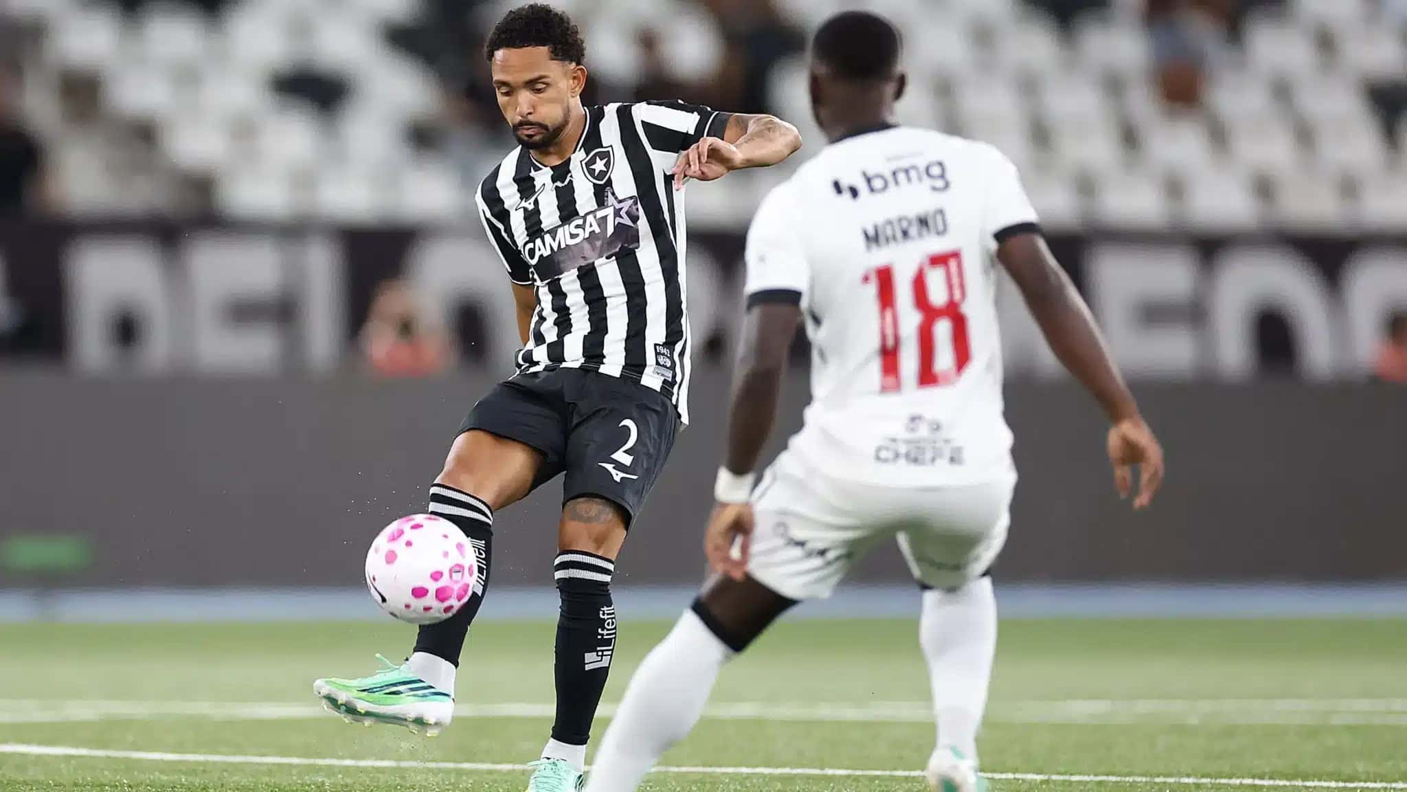 Vitinho. BOTAFOGO x Vasco pelo Campeonato Brasileiro no Estadio Nilton Santos, 07 de Outubro de 2026, Rio de Janeiro, RJ, Brasil. Foto: Vitor Silva/Botafogo. Vitinho em ação em Botafogo 1 x 2 Vasco pelo Brasileirão
