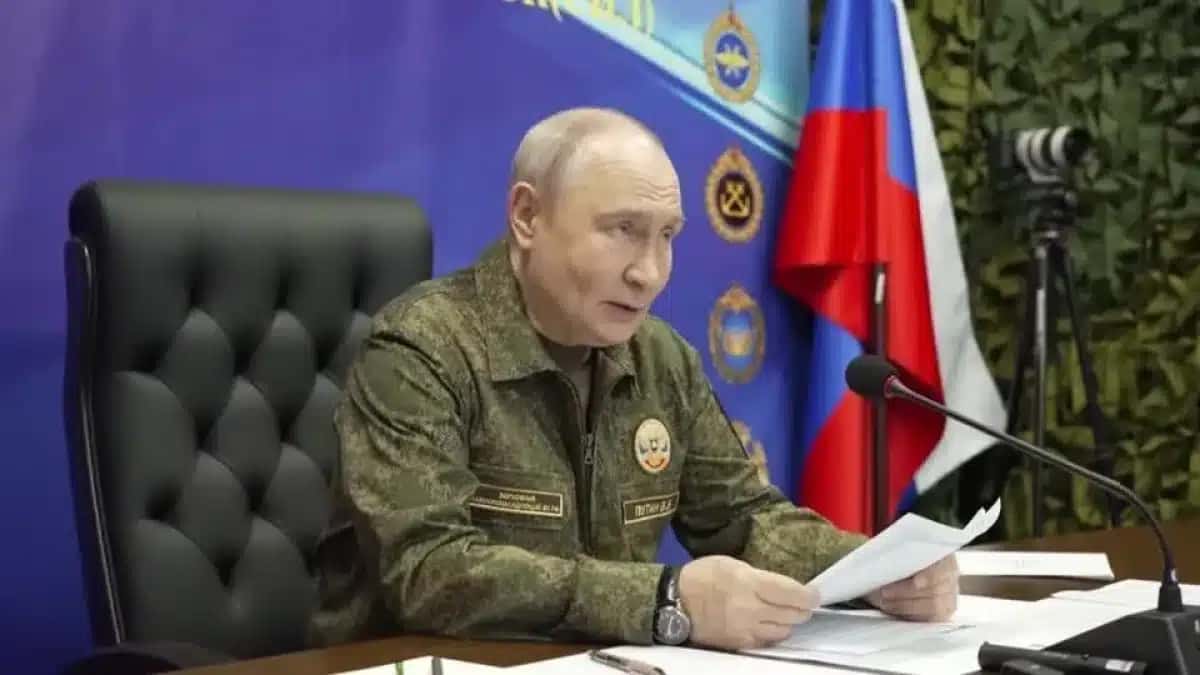 Vladimir Putin diz que a Rússia está criando uma “zona de segurança” não negociável na Ucrânia, ao longo da fronteira.