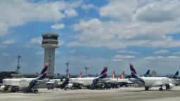 Mais de 80 voos são afetados em aeroportos de SP e RJ por ventos fortes