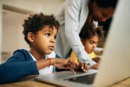 Privacidade é barreira ao uso de plataformas digitais em 39% das escolas públicas