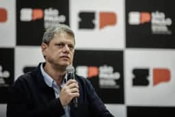 Tarcísio declara patrimônio de R2,7 milhões ao TSE, R 300 mil a mais que em 2022