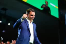 Flávio poderá ter mais tempo de propaganda eleitoral que Bolsonaro teve em 2022