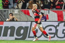 Arrascaetã define virada do Fla na Libertadores
