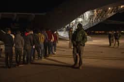 Guatemala recebe 2.300 mexicanos deportados dos EUA em 2026, revela presidente Arévalo