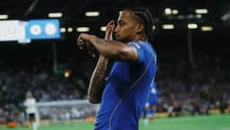 João Pedro marca gol relâmpago em estreia pelo Chelsea e faz história na Premier League