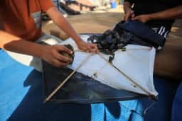 Pais em Gaza são alertados a impedir filhos de empinar pipas após ameaça de Israel