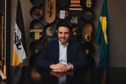 Renan Santos tem YouTube e Instagram suspensos no Brasil após decisão de Toffoli