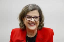 Teresa Leitão cotada para analisar MP da taxa das blusinhas