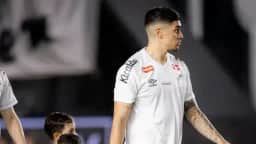 Adonis Frias desfalca o Santos contra o Vasco enquanto negociações com o Racing avançam
