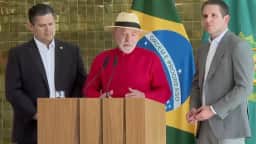 Lula fecha acordo no Congresso para acabar com “taxa das blusinhas