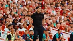 Iraola revela que Liverpool ainda busca reforços para as pontas antes da estreia na Premier League