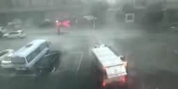 Tufão Dolphin provoca tombamento de caminhão em Wenzhou, na China, durante tempestade