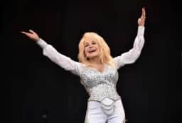 Dolly Parton falece após luta contra câncer confirmada nos EUA