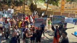 Flávio enfrenta segundo protesto em SP durante campanha presidencializante