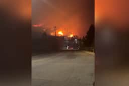 Incêndios florestais devastam cidade de Summerland, na Colúmbia Britânica, e moradores são evacuados