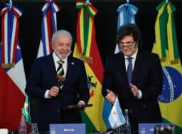 Milei critica Lula em postagem e menciona tensões nas relações entre Brasil e Argentina