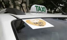 Motoristas de táxi e ambulância têm as menores taxas de mortalidade por Alzheimer, aponta estudo