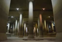 Catedral subterrânea sob Tóquio protege a cidade de inundações e recebe turistas
