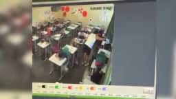 Professora é exonerada em BH após ser flagrada esfregando prova no rosto de aluno