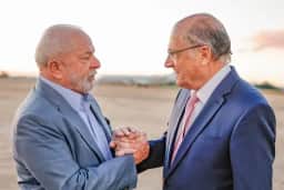 TSE suspende propaganda de Lula por omitir nome de Alckmin, vice da chapa