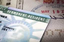 Green card: profissional indiano pode esperar até 179 anos; veja regras e etapas