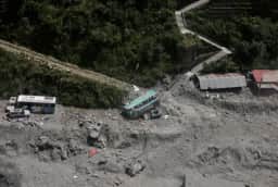 Tragédia no Nepal: drones mostram Devighat coberta por lama após inundações