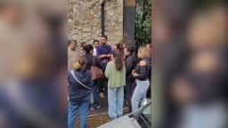 Noivas protestam após loja My Vintage Dress fechar e atrasar entrega de vestidos