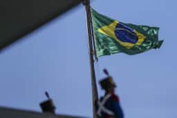 Frente fria avança pelo Brasil e traz chuva e frio no feriado de 7 de setembro