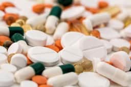 Trump anuncia acordos com nove farmacêuticas para reduzir preços no Medicaid