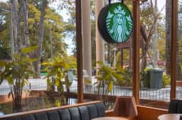 Starbucks vai fechar 250 lojas nos EUA como parte de reestruturação de US 1 bi