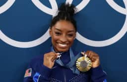 Simone Biles sangrou durante Olimpíadas por doença de pele não diagnosticada