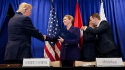 Trump assina acordo que amplia controle militar dos EUA na Groenlândia