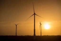 Cortes na geração de energia solar e eólica superam 60% em um a cada cinco dias em 2026