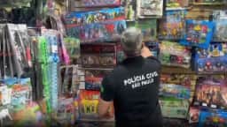Polícia apreende mais de 50 mil brinquedos falsificados em operação no centro de SP