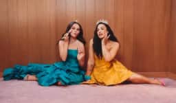 Selena Gomez e Demi Lovato voltam a se reunir em campanha da Rare Beauty, marca de Gomez