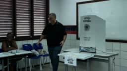 Flávio Dino vota em São Luís e defende que a Constituição “seja cumprida” no 2º turno